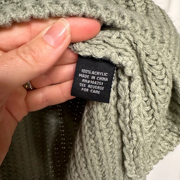 MOON & MADISON SWEATER ✨ - Picture 8 of 8